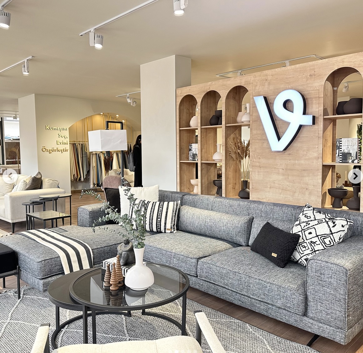 Vivense furniture showcase